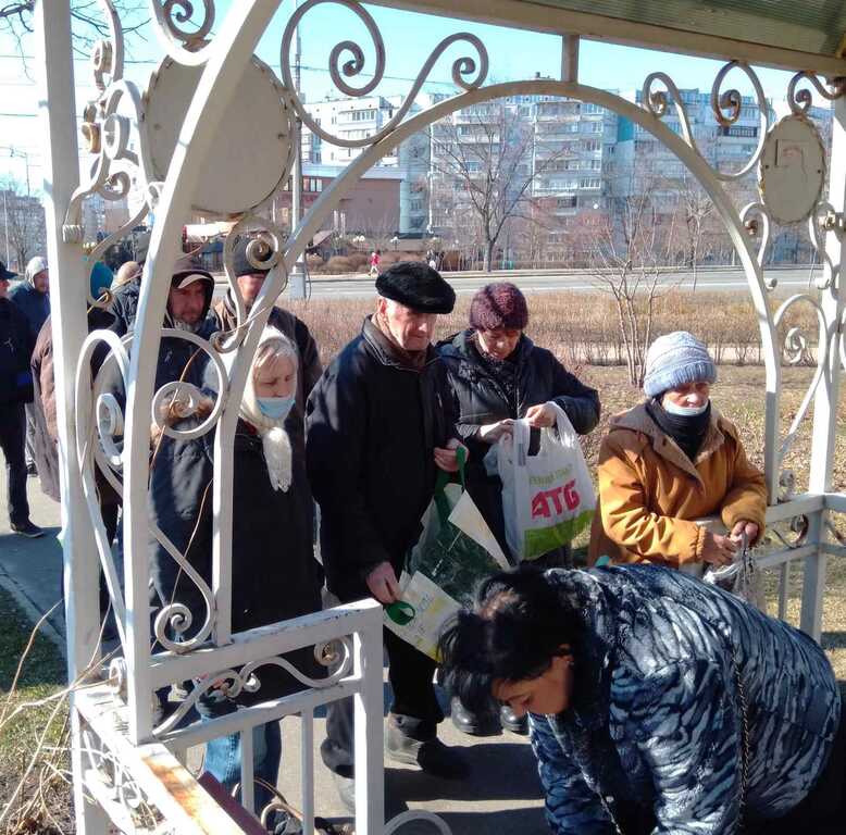 En Kiev, Sant'Egidio sigue apoyando a los más pobres. Distribuciones de alimentos en el barrio de Troeshina